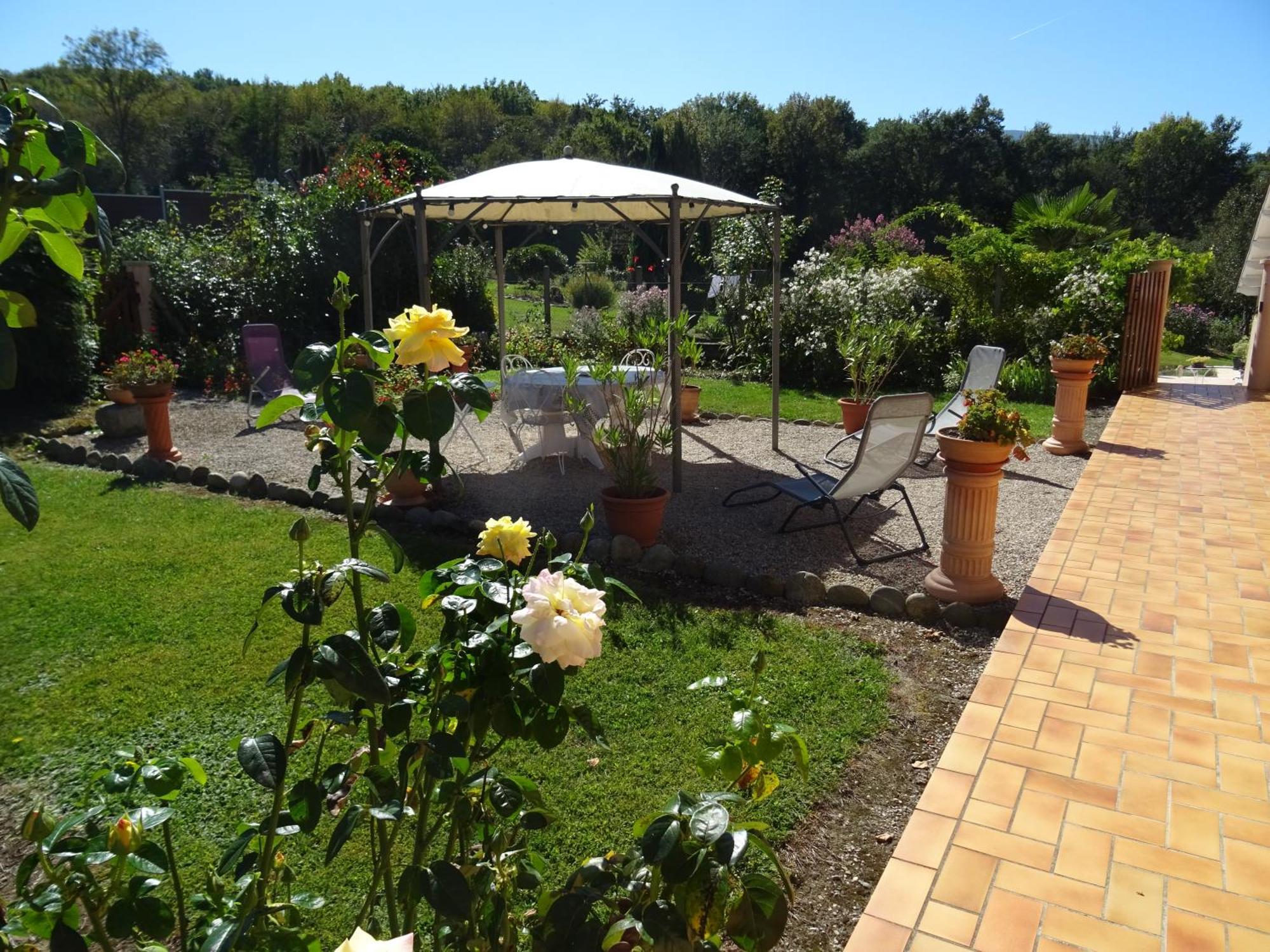 Le Clos Fleuri Caumont  Luaran gambar